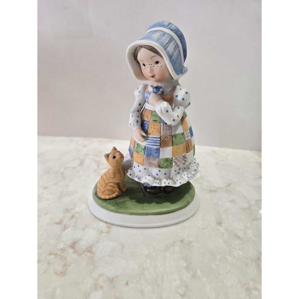 Vintage 1979 Holly Hobby Porcelain Figure Blue Girl with Cat World Wide Art